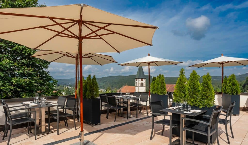 Terasse und Außenbereich des Restaurants Schlehdorn's Stuben